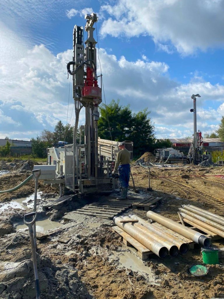 Najważniejsze technologie odwiertów dla pomp i studni na różnych terenach
